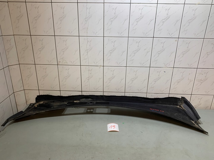 фото №5, Volvo xc40 панель під лобовим склом 32130464 європа оригінал