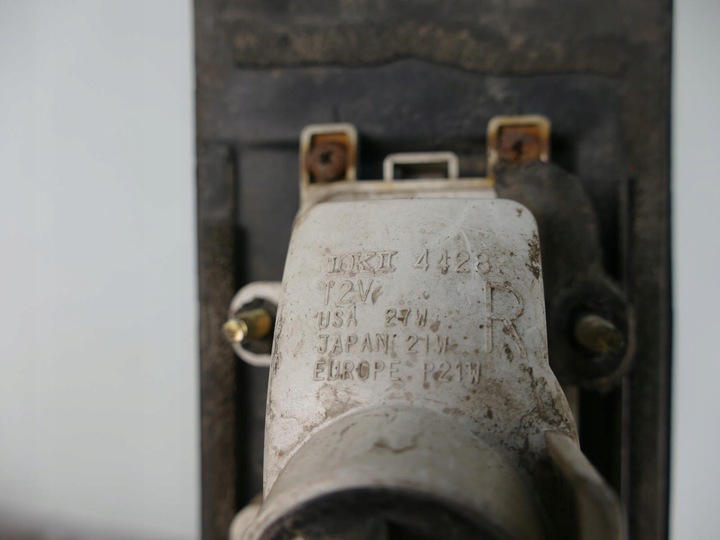 фото №7, Nissan prairie ii лампа накладка кришки багажника 93r