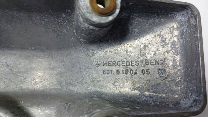 фото №10, Крышка клапанов перед mercedes-benz 190 w201 6010160405merc
