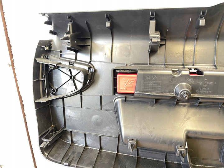 фото №14, Audi a4 b9 avant обивка багажника крышки электрический 8w9867973 8w9867979