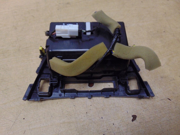 фото №12, Пепельница toyota avensis t27 58804-05040