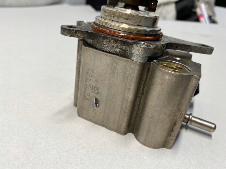 фото №12, Насос впрыскивающий 1,6thp 308 3008 508 5008 rcz ds3 ds4 c5 iii 1675941280 оригинальный номер