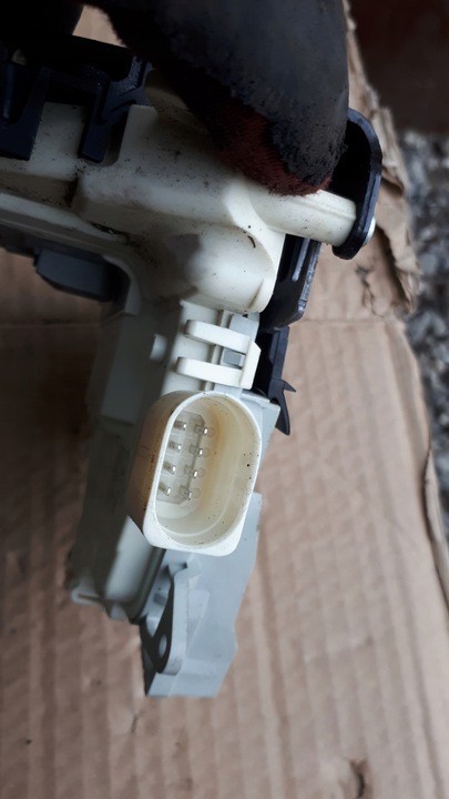 фото №7, A6 c7 рестайлінг замок двері лівий зад 8pin a7 s7 q2 q3