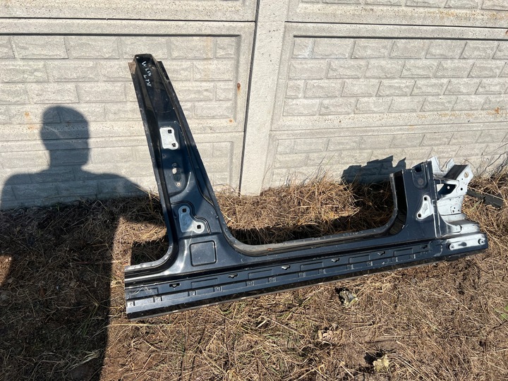 фото №1, Поріг праві mercedes w204 обшивка стійка