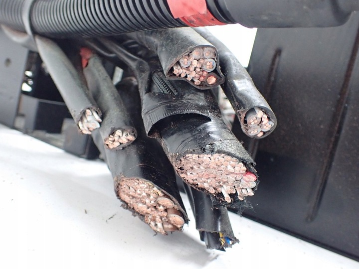 фото №15, Корпус коробка предохранителей mercedes benz intouro atego a0008211457