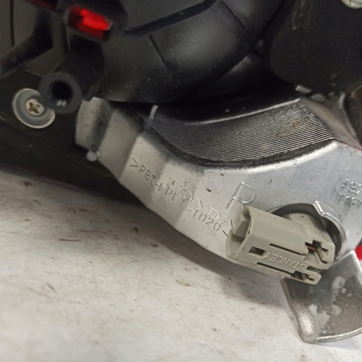 фото №8, Honda civic viii sedan лампа правий зад w кришка багажника stanley p8414r