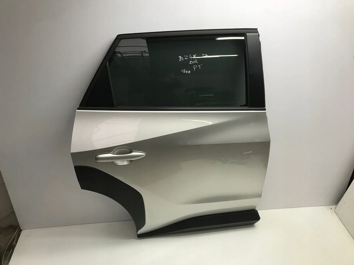 фото №1, Toyota bz4x 2023 дверь правые зад задние w цвет 1j6 серебристые комплектные