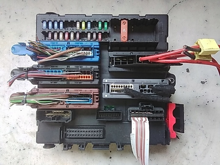 фото №1, 9233 opel vectra c коробка предохранителей 13189921