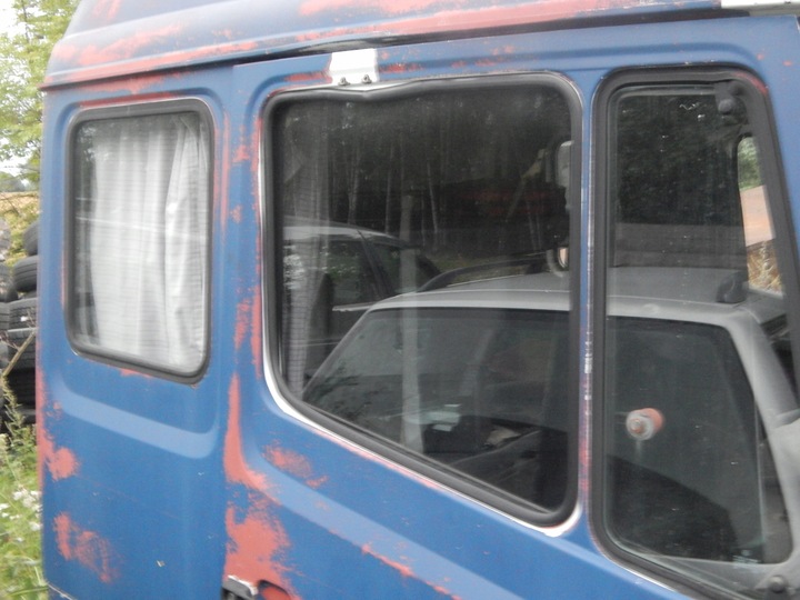 фото №1, Стекло дверь передних mercedes 609 814 1320 правая