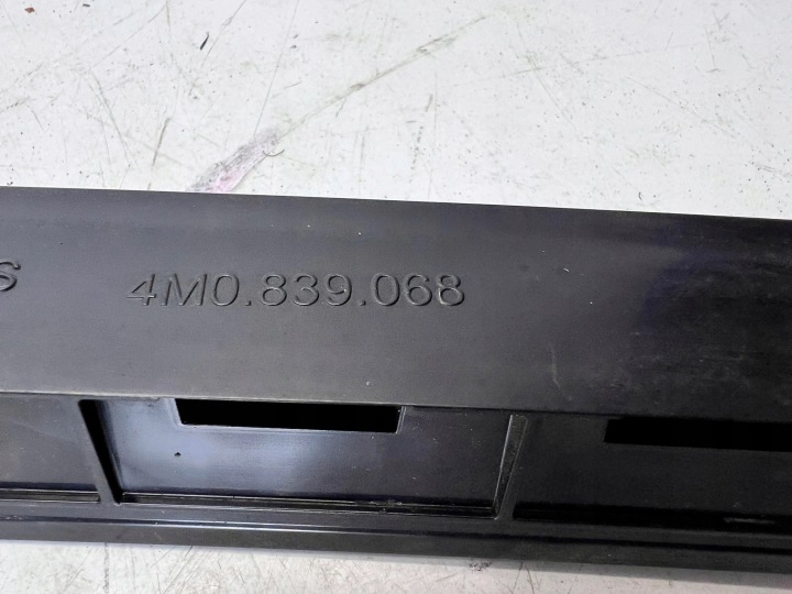 фото №11, Направляющая стёкла правое зад audi q7 4m 4m0839068