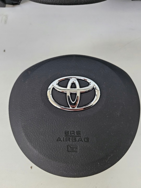 фото №8, Торпедо консоль подушка  подушка toyota yaris iii рестайлінг оригінал демонтаж