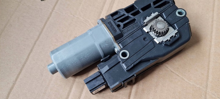 фото №8, Q3 83a двигунчик люк 3g5877795 vw audi