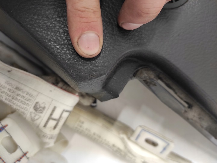 фото №10, Toyota avensis 2 ii t25 03- панель консоль подушки ремені модуль