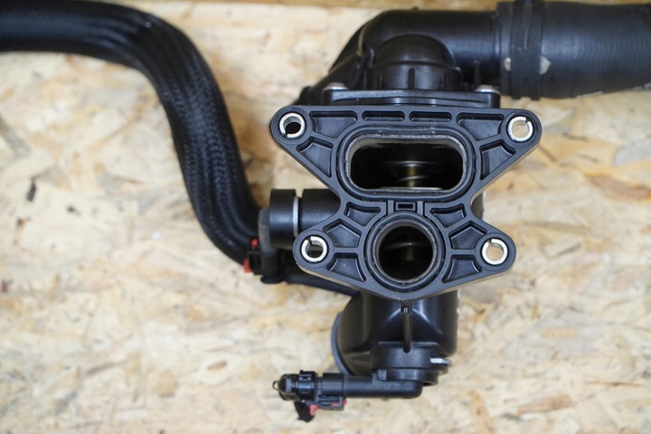 фото №8, Корпус термостата m4d3-8575-ab evoque ii l551 22r 34tyśkm 2.0 d dty 18-