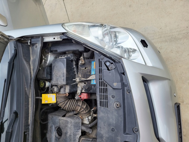 фото №10, Toyota corolla verso 06r 1c0 перед капот бампер фара крило передня панель
