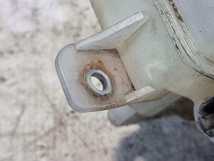 фото №7, Бачок рідини гальмівного оригінальний номер 132311-40120 toyota prius ii 08r