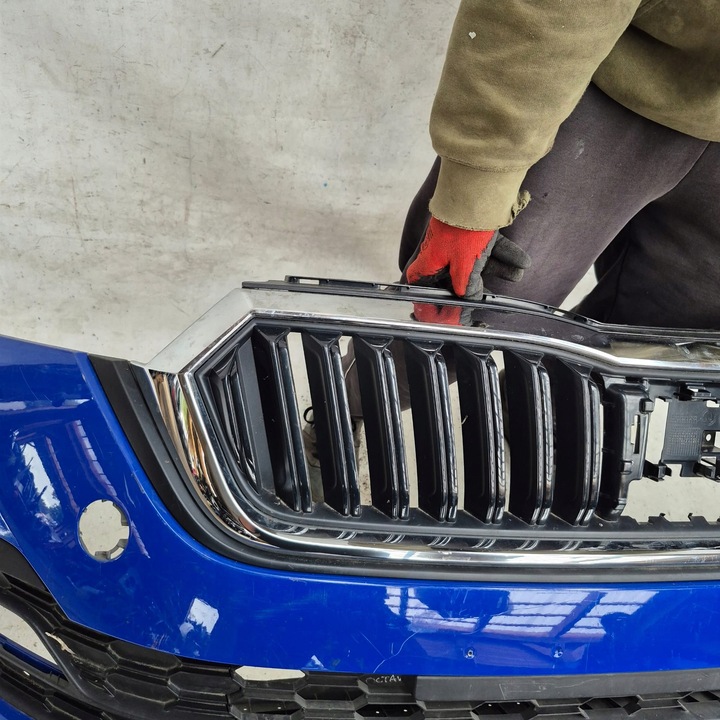 фото №8, Skoda octavia iv 5e319- бампер перед переднее bez дырка решётка радиатора плита