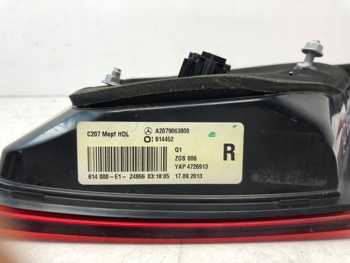 фото №10, Mercedes-benz оригінальний номер a2079063800 лампа задня комбінована права кришка