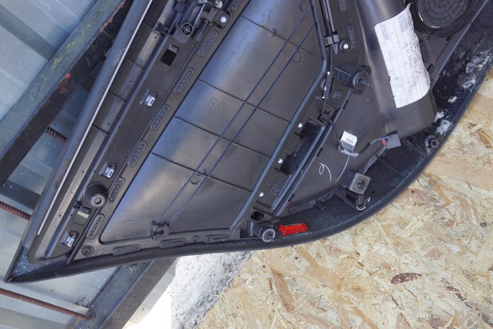 фото №15, Боковина двері праві зад audi a4 b8 s-line