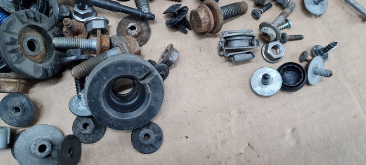 фото №5, A4 b9 8w гвинти śrubki перед бампера ременя ly9t a5 8w