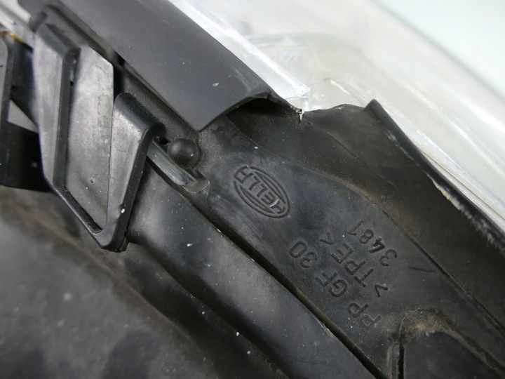 фото №10, Audi a8 d3 лампа правый перед линза крепления