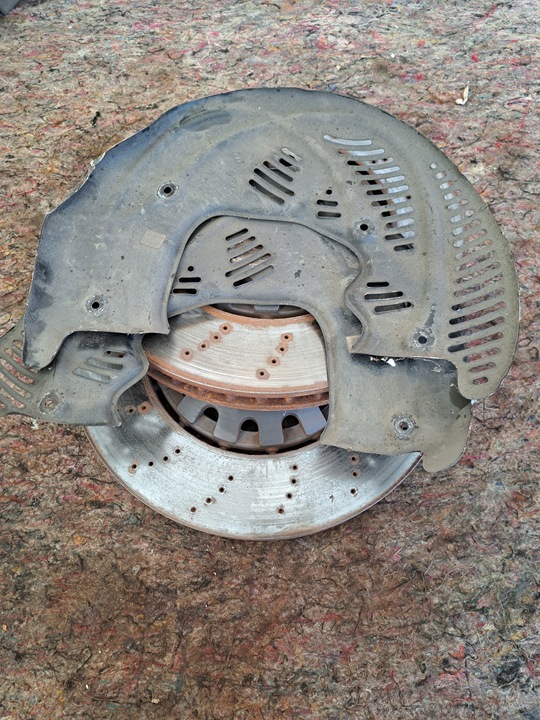 фото №6, Audi rs rs4 rs5 затискачі гальмівні колодки диски 374 mm захисні накладки перед