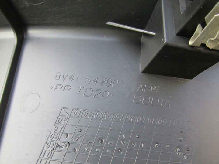 фото №11, Защита пластик обивка крышки зад kuga mk1 2012 год