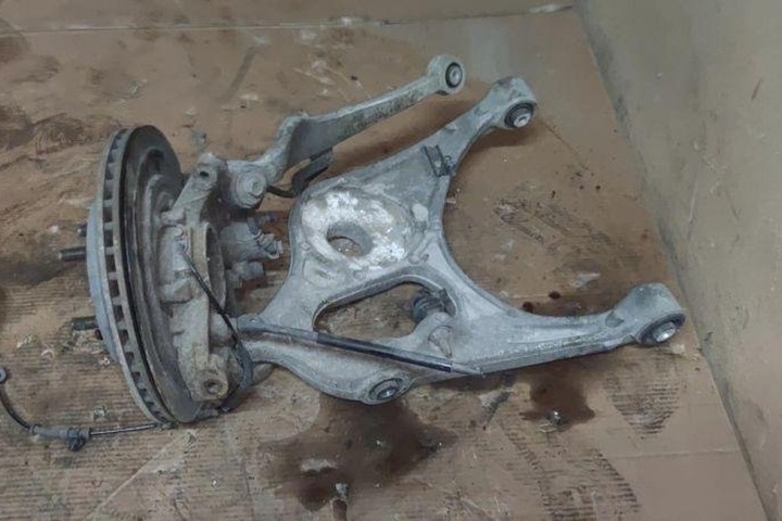 фото №6, Поворотный кулак задняя левая jeep grand cherokee iv wk, wk2 68263733aa 3.6l