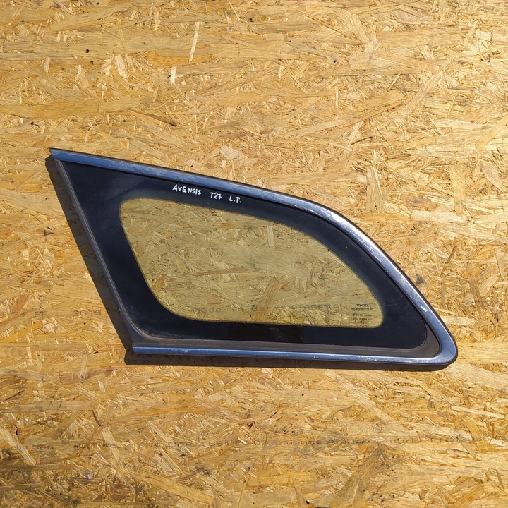 фото №1, Toyota avensis t27 стекло кузовная левый зад задняя хром универсал