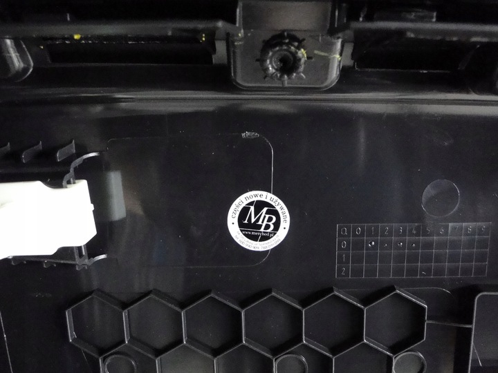 фото №16, Mercedes glb x247 247 оббивка боковина двері передні праві червона nić