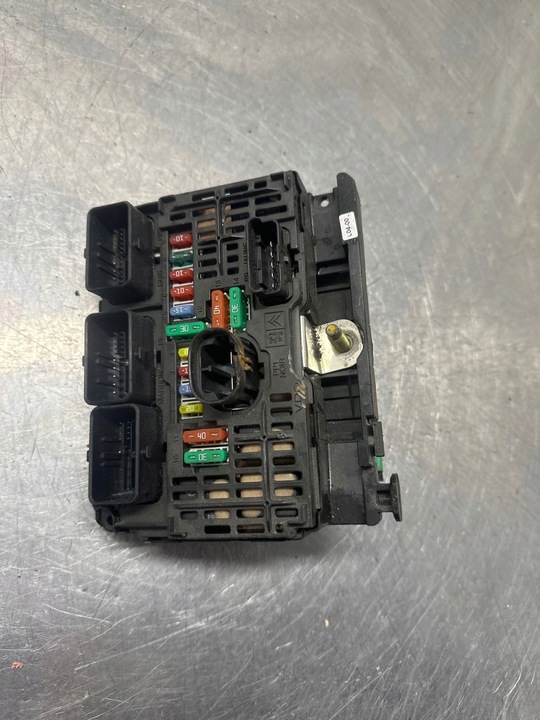 фото №2, Citroen c4 i 2006 рамка / модуль предохранителей