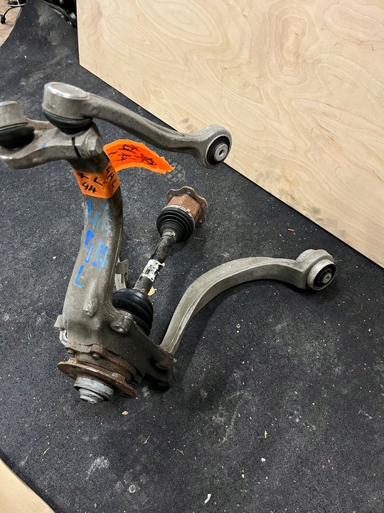 фото №4, Audi a8 4h d4 левая левая опорная площадка поворотный кулак рычаг ступица рычаги передняя prz