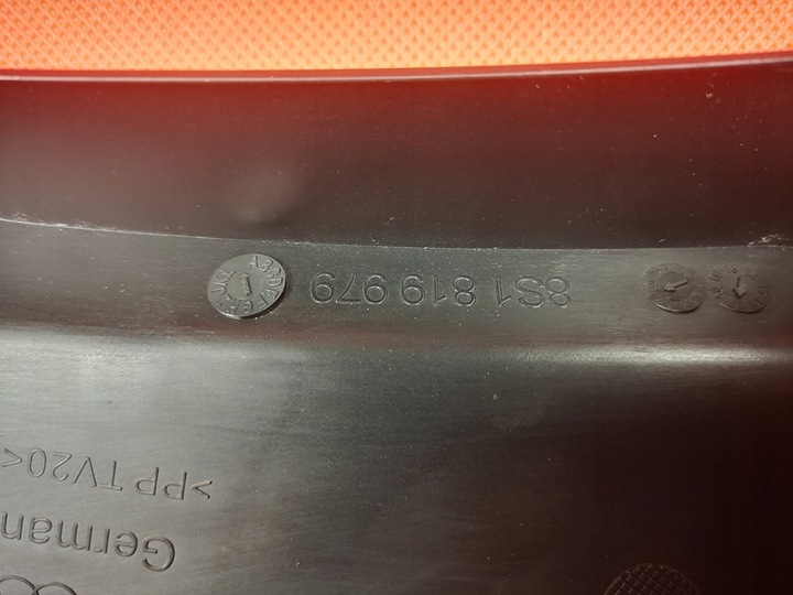 фото №6, Audi оригинальный номер 8s1819979 жёлоб подкапотное пространство