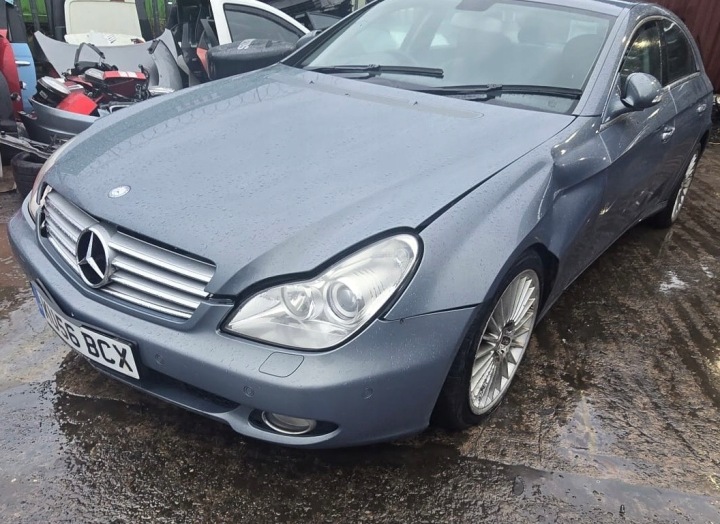 фото №11, Заднее бампер mercedes cls320 код краски c747 год 2006
