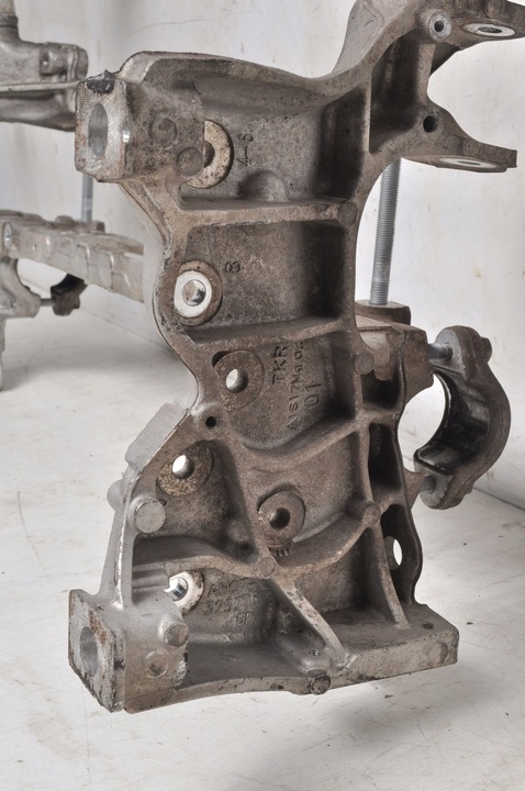 фото №6, Bentley bentayga 4.0 tdi 435km подрамник подвешивание перед 50tys km