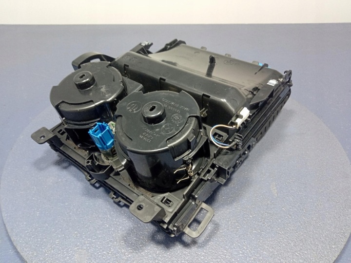 фото №13, Bmw x6 g06 g05 g07 бардачок туннеля среднего подстаканник 6810496
