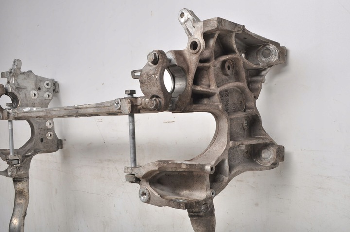 фото №11, Bentley bentayga 4.0 tdi 435km подрамник подвешивание перед 50tys km