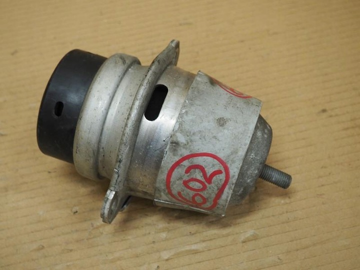 фото №1, Лапи подушка двигателя audi q7 touareg 7l8199131f