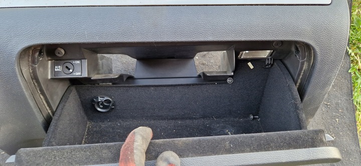 фото №8, Чёрный бардачок пассажира golf 5 1k1857290