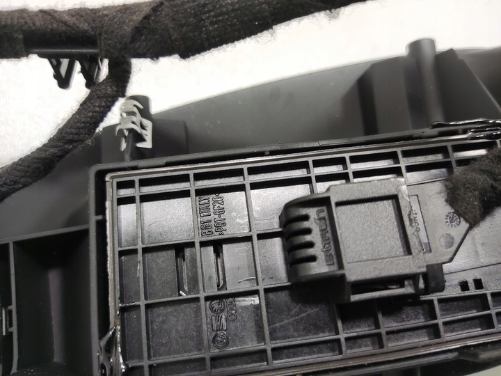 фото №10, Панель переключатель стекло левый перед переднее audi q8 i 8r 8r1867171 2008-2012