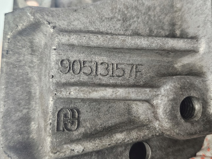 фото №7, Voyager 2.8 crd 163km 10r лапи двигателя 90513157f