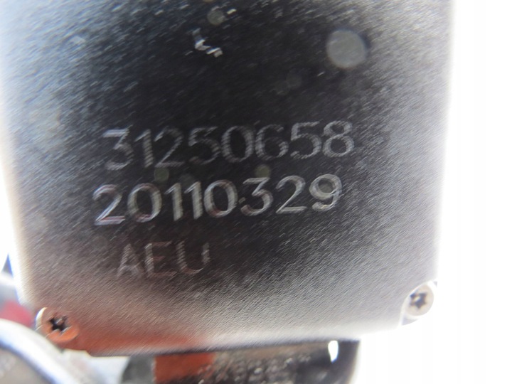 фото №6, Застібка ременя праві зад volvo v60 31250658 31250659