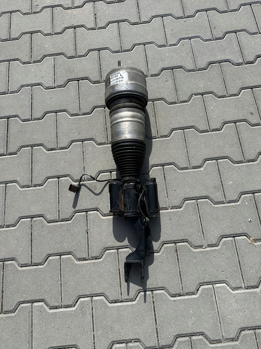 фото №1, Mercedes w213 amg e43 амортизатор ads airmatic левый перед a2133202100