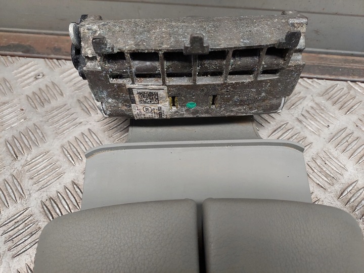 фото №6, Audi q7 4m 4m0864207af з спереду підлокітники