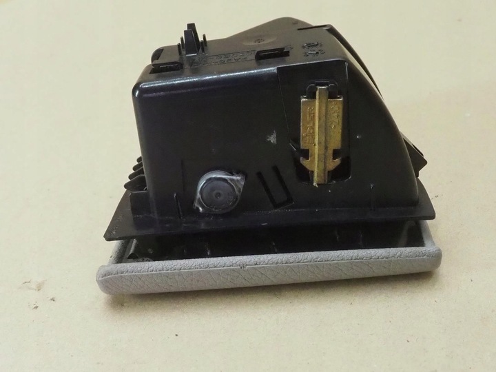 фото №8, Mercedes w211 пепельница зад задняя правый зад 2118100233