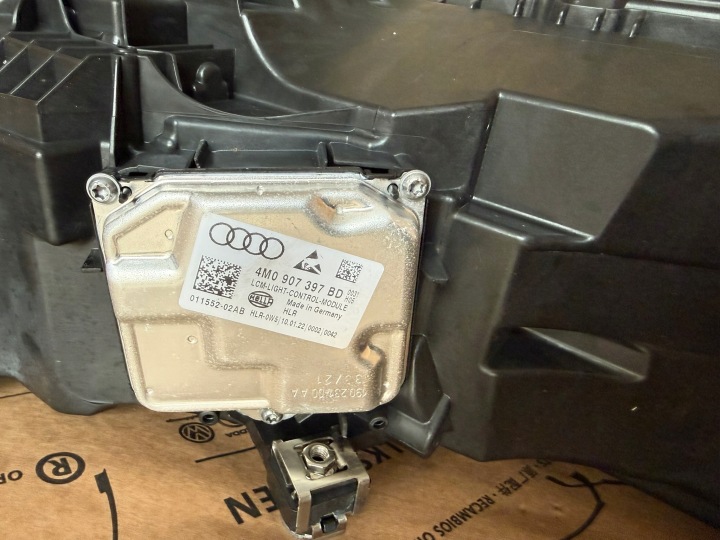 фото №15, Audi a8 d5 фара лампы левая правая laser комплект перед 4n0941085 . 4n0941086