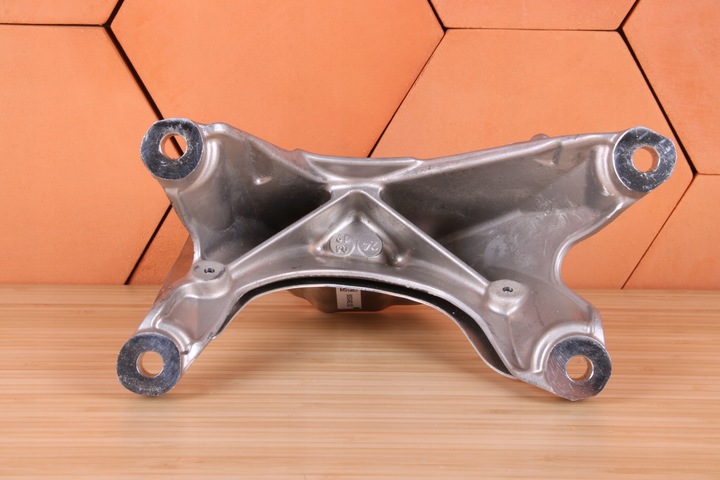 фото №7, Bmw x4m f98 новая лапи кронштейн двигателя правый 8053492