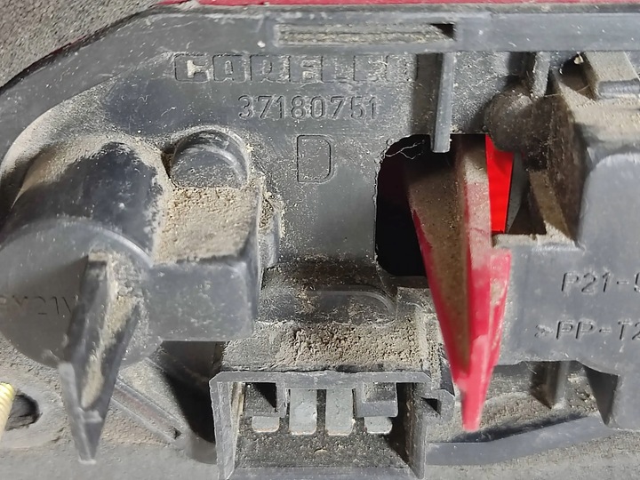 фото №8, Alfa romeo 145 - 146 1998 зад сторона prawa/lampa задня