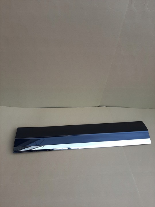 фото №1, Vw touareg iii r-line планка дверь prawy760854940e