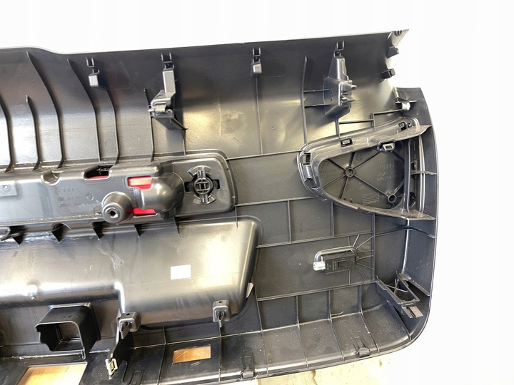 фото №13, Audi a4 b9 avant обивка багажника крышки электрический 8w9867973 8w9867979